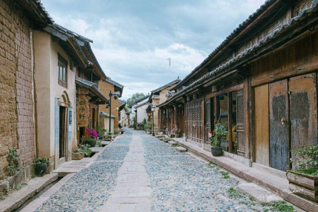 橘喵示范猫跳台新用法,软烂趴跳台一脸厌世,奴才无奈!